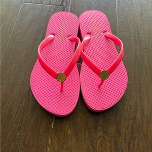 New Lilly Pulitzer NWOT Pool Flip Flop in Roxie Pink Size 5/6